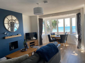 Worthing Beach 180 - 2 bed seafront with parking